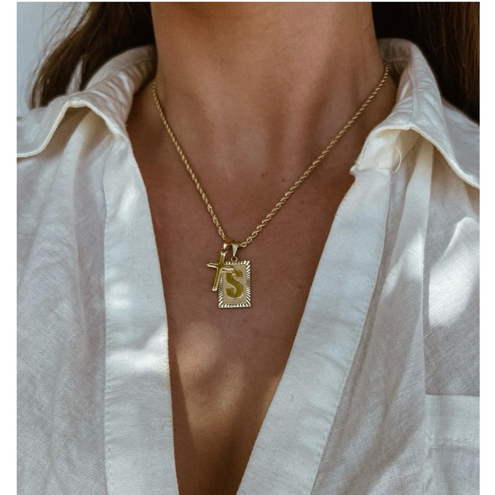 Meraki Design Alexandra Initial S Pendant Necklace